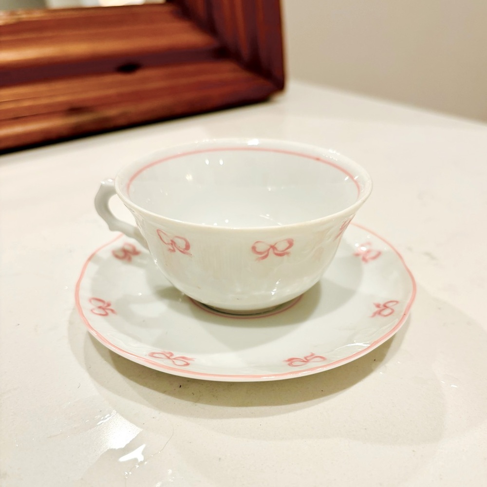 COPY - Ruban Pink
by VISTA ALEGRE- tea cup & saucer